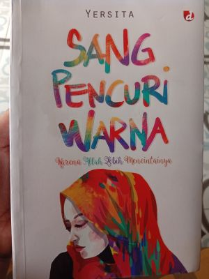 Sang Pencuri Warna