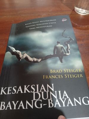 Kesaksian dunia bayang bayang